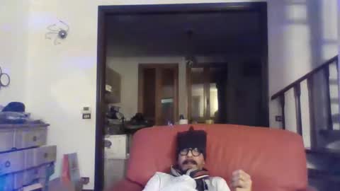 Snapshot of camomilla72 chatting on September 22, 2025, 9:33 am Cristian online show from September 22, 2025, 9:33 am