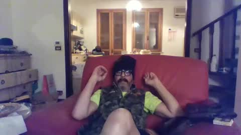 Snapshot of camomilla72 chatting on September 26, 2025, 2:54 pm Cristian online show from September 26, 2025, 2:54 pm