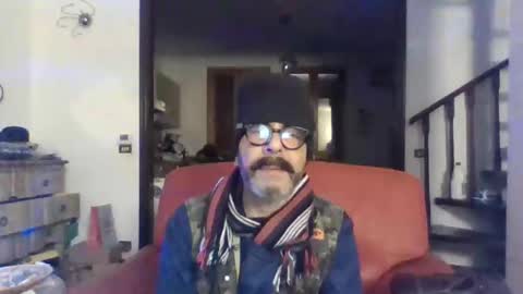 Snapshot of camomilla72 chatting on September 29, 2025, 9:47 am Cristian online show from September 29, 2025, 9:47 am