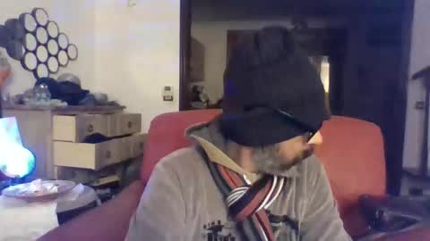 Snapshot of camomilla72 chatting on October 21, 2025, 12:50 pm Cristian online show from October 21, 2025, 12:50 pm
