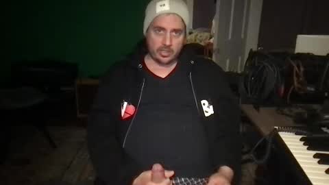 camunity online show from April 19, 2026, 11:07 pm