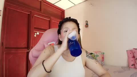 Snapshot of candase_ chatting on May 27, 2026, 2:41 am Candase online show from May 27, 2026, 2:41 am