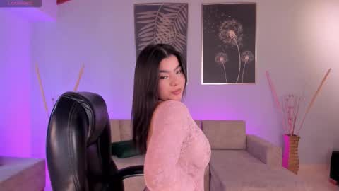 Snapshot of candaserussell chatting on October 19, 2025, 12:17 pm Candanse R online show from October 19, 2025, 12:17 pm