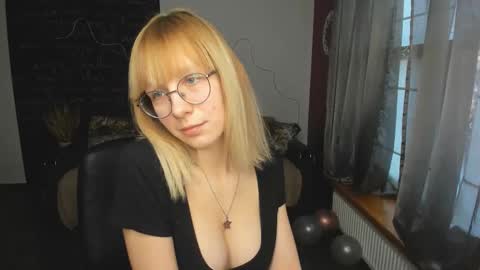 Snapshot of candicahoney chatting on February 27, 2026, 12:49 pm candicahoney online show from February 27, 2026, 12:49 pm