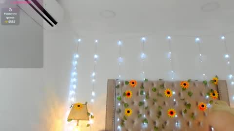 Candie  online show from March 8, 2025, 2:40 pm