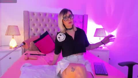 Candie  online show from October 14, 2025, 12:50 pm