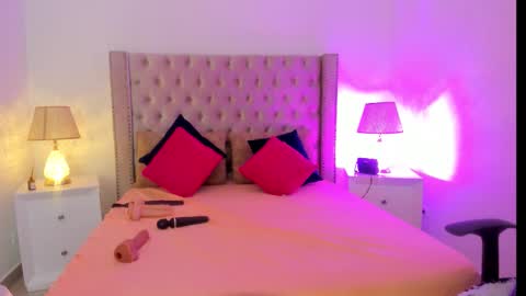 Candie  online show from November 9, 2025, 12:36 pm