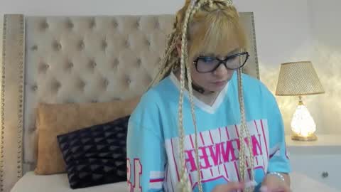 Candie  online show from December 1, 2025, 11:15 am