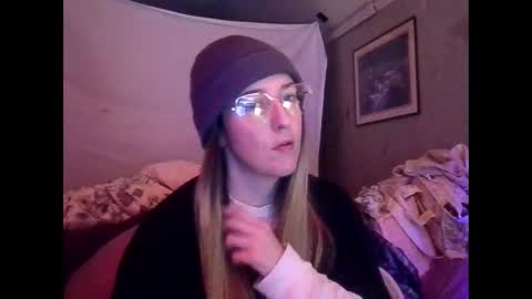 Candi online show from November 23, 2025, 2:11 am