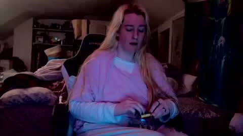 Candi online show from May 11, 2026, 12:49 am