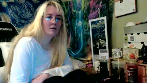 Candi online show from May 19, 2026, 2:18 am