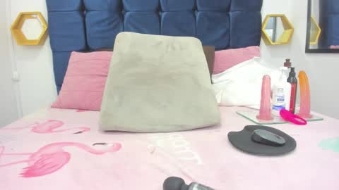 candy_big_tits18 online show from October 22, 2025, 12:22 am