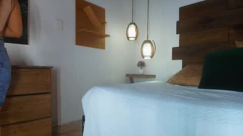 Jolie online show from April 15, 2026, 7:43 pm