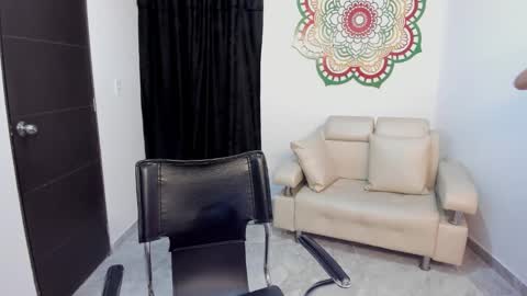 candy_fox_19 online show from January 15, 2026, 3:38 pm