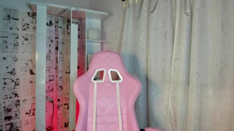 Snapshot of candy_hes chatting on December 11, 2024, 2:30 am Nickol online show from December 11, 2024, 2:30 am