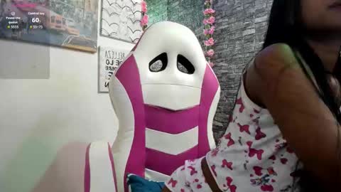 Snapshot of candy_kiss__ chatting on November 5, 2025, 9:48 pm candy_kiss__ online show from November 5, 2025, 9:48 pm