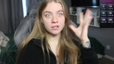 Snapshot of candy_meggie chatting on December 5, 2024, 10:44 am Megan online show from December 5, 2024, 10:44 am