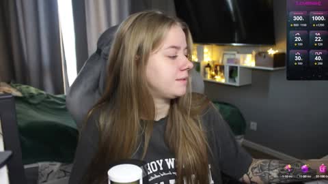 Snapshot of candy_meggie chatting on December 18, 2024, 9:25 am Megan online show from December 18, 2024, 9:25 am