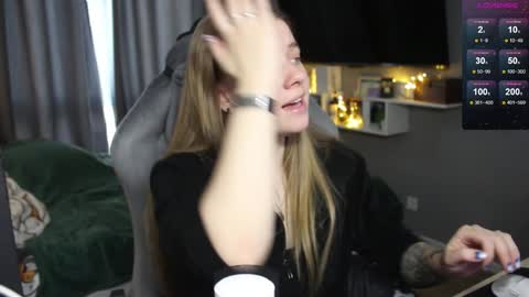 Snapshot of candy_meggie chatting on December 20, 2024, 11:10 am Megan online show from December 20, 2024, 11:10 am