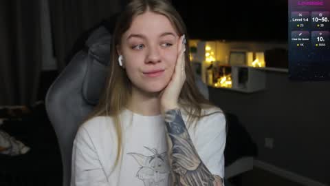 Snapshot of candy_meggie chatting on January 15, 2025, 5:37 pm Megan online show from January 15, 2025, 5:37 pm