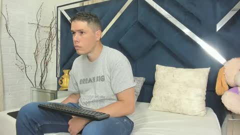 candyandsteven online show from September 25, 2025, 2:59 am