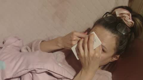 say meow and send tip  online show from November 26, 2025, 2:01 am