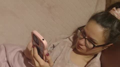 say meow and send tip  online show from November 26, 2025, 2:07 pm