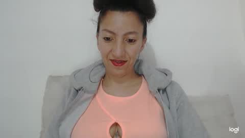 Snapshot of candymilfff chatting on January 2, 2025, 8:35 pm candymilfff online show from January 2, 2025, 8:35 pm