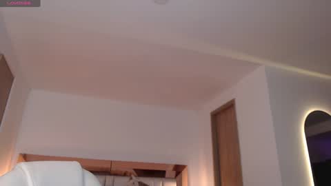 Shenoa Jimenez online show from January 12, 2025, 5:03 am