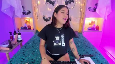  Dulce Maria  online show from October 13, 2025, 7:47 pm