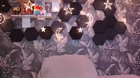 Mia online show from February 3, 2026, 6:40 am