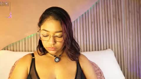 Canela Hot  online show from March 29, 2026, 12:38 pm