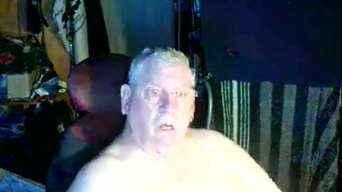 canoelicker69 online show from October 16, 2025, 11:44 am