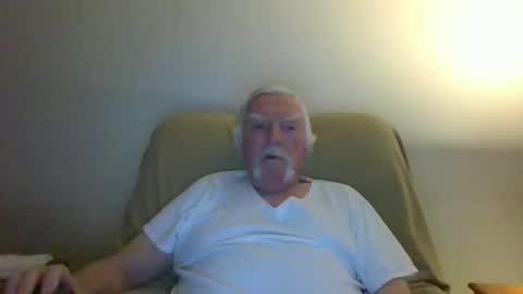 Snapshot of capecod21 chatting on February 9, 2025, 11:58 am capecod21 online show from February 9, 2025, 11:58 am