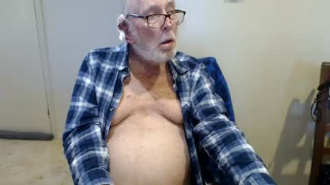 Snapshot of capt5105 chatting on June 13, 2026, 10:51 pm capt5105 online show from June 13, 2026, 10:51 pm