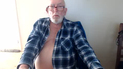 Snapshot of capt5105 chatting on June 15, 2026, 2:36 am capt5105 online show from June 15, 2026, 2:36 am