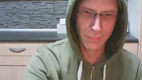 Snapshot of caravelle4300 chatting on January 1, 2025, 5:22 pm caravelle online show from January 1, 2025, 5:22 pm