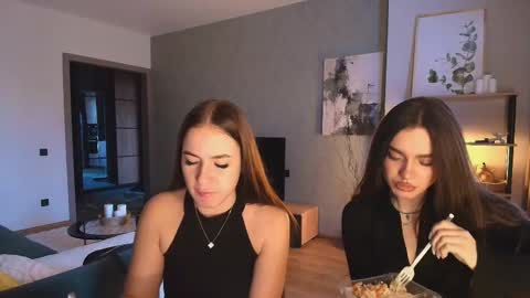 caressyourself online show from November 29, 2025, 5:43 am