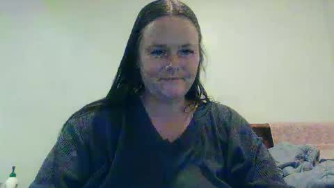 carinabro10 online show from November 1, 2025, 9:44 am