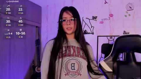 Snapshot of caritoo1 chatting on November 9, 2025, 8:07 pm C A R O L I N A IG caroolina 19 online show from November 9, 2025, 8:07 pm