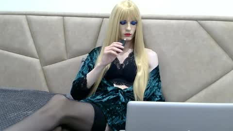 sexy online show from June 4, 2026, 10:05 pm