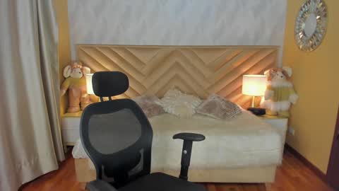 Carla Santini online show from December 19, 2024, 9:28 pm