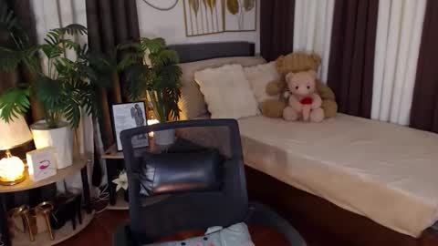 CARLA online show from May 12, 2026, 6:43 am
