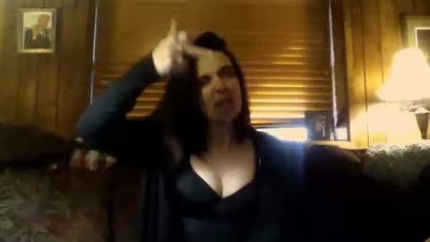 Snapshot of carleyquinn42183 chatting on February 28, 2025, 3:15 pm Carley online show from February 28, 2025, 3:15 pm