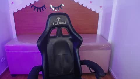 CARLYE   online show from September 30, 2025, 3:00 am