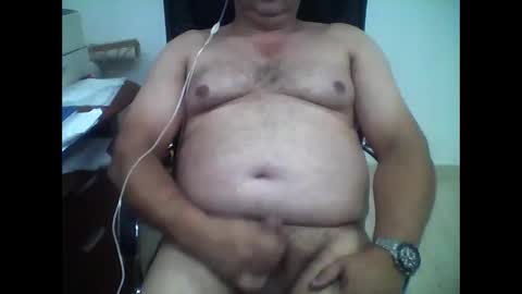 carlos8711 online show from November 1, 2025, 10:39 am