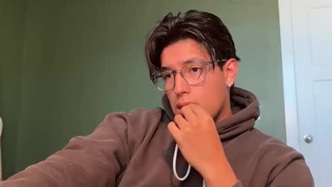 Snapshot of carlosjosecb1 chatting on December 1, 2025, 4:23 pm carlos online show from December 1, 2025, 4:23 pm