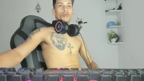 Snapshot of carlossmi01 chatting on January 8, 2026, 4:15 am carlossmi01 online show from January 8, 2026, 4:15 am