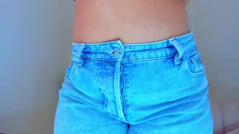 Snapshot of carlota_peach chatting on January 4, 2025, 7:23 pm Andrea online show from January 4, 2025, 7:23 pm