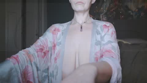 Snapshot of carlysmiles chatting on December 27, 2024, 12:39 am Carly Smiles online show from December 27, 2024, 12:39 am